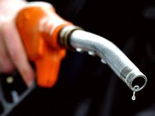 பெட்ரோல் விலை உயர்வு, டீசல் விலை குறைப்பு!