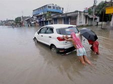 மழைக்காலத்தில் கார் 'ஹைட்ரோ - லாக்' ஆவதற்கான காரணங்களும், தவிர்க்கும் முறைகள்!