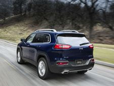 உட்கார்ந்த இடத்திலிருந்து ஓடும் காரை முடக்கி கலங்கடித்த மென்பொருள் வல்லுனர்கள்!!