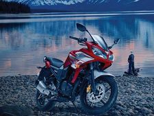 புதிய வண்ணங்களில் யமஹா எஃப்இசட்- எஸ் மற்றும் பேஸர் பைக்குகள்!