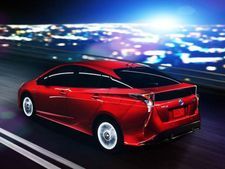 லிட்டருக்கு 40 கிமீ மைலேஜ் தரும் புதிய டொயோட்டா பிரையஸ் கார்!