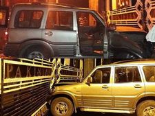 அட்டாரி - வாகா எல்லை கேட்டின் மீது மோதிய மர்ம ஸ்கார்ப்பியோ!!