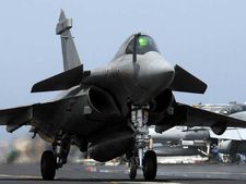 ஐஎஸ்ஐஎஸ் தீவிரவாதிகளை அழிக்க புறப்பட்ட பிரான்ஸ் போர்க்கப்பல்- சிறப்புத் தகவல்கள்