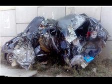 விபத்தில் சிக்கி சின்னாபின்னமான மாருதி பலேனோ... கட்டுமானத்தின் மீது எழும் சந்தேகம்!