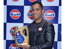 கல்ஃப் நிறுவனத்தின் புதிய இஞ்ஜின் ஆயிலை அறிமுகம் செய்தார் தோனி