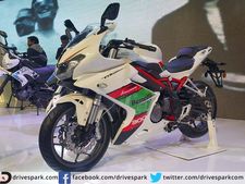 டிஎஸ்கே பெனெல்லி டொர்னேடோ 302 ஸ்போர்ட்ஸ் பைக், 2016 டெல்லி ஆட்டோ எக்ஸ்போவில் காட்சிபடுத்தபட்டது