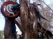 அந்தரத்தில் பறந்த கேடிஎம் பைக்: மரணத்தில் முடிந்த சாகசம்!