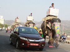 கடந்த நிதி ஆண்டில் விற்பனையில் கலக்கிய டாப் 10 கார் மாடல்கள்!