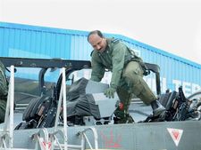 தேஜஸ் போர் விமானத்தை சூப்பர்: இந்திய விமானப் படை தளபதி சர்டிஃபிகேட்!