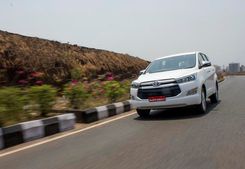 புதிய டொயோட்டா இன்னோவா க்ரிஸ்ட்டா பிரத்யேக படங்கள்... உங்களுக்காக...!!