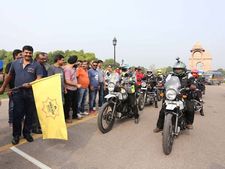 ராயல் என்ஃபீல்டு இமயமலை சாகச பயணம் துவங்கியது... முதல்முறையாக பெண்களும் பங்கேற்பு