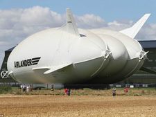 விண்ணில் பறக்கத் தயாராகும் உலகின் பிரம்மாண்ட விமானம்!