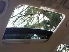 சீரியல் கில்லரான சீன மாஞ்சா நூல்... கண்ணாடி கூரை கார் உரிமையாளர்களே உஷார்!