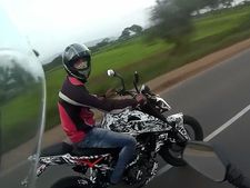 2017 கேடிஎம் டியூக் 390 பைக்கின் ஸ்பை படங்கள் வெளியாகியது