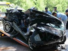 விபத்தை தவிர்க்க கார் கலரையும் பார்த்து வாங்கணுமுங்க!