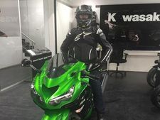 ஏமாற்றிய கவாஸாகி டீலரிடம் டெமோ பைக்கை அதிரடியாக டெலிவிரி பெற்ற சென்னை இளைஞர்!