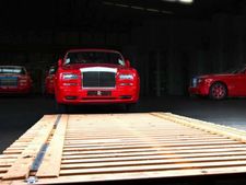 ரோல்ஸ்ராய்ஸ் வரலாற்றில் முதல்முறையாக... ஒரே ஆர்டரில் 30 கார்கள் டெலிவிரி!