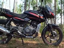 புதிய பஜாஜ் பல்சர் 180 பைக்கின் படங்கள் கசிந்தன... மாற்றங்கள் என்னென்ன?