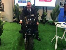 மணிக்கு 300 கிமீ வேகத்தில் செல்லும் தானியங்கி சூப்பர் பைக்!