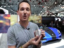 கோனிக்செக் காருக்கான விலை உயர்ந்த சாவி... விலை ஜஸ்ட் ரூ.1.70 கோடி மட்டுமே!