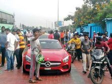 சென்னை இசிஆர் சாலையில் கார் ரேஸ்: ரூ.30 கோடி மதிப்புடைய சூப்பர் கார்கள் பறிமுதல்!