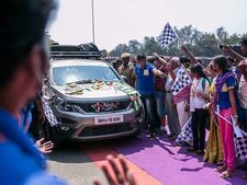 கோவையிலிருந்து லண்டனுக்கு காரில் சாகசப் பயணத்தை துவங்கிய பெண்கள்!