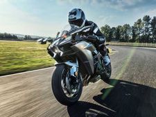 கவாஸாகி நிஞ்சா ஹச்2 கார்பன் பைக்கை வாங்கிய முதல் இந்தியர்