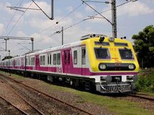 'மேக் இன் இந்தியா' திட்டத்தின் கீழ் சென்னையில் தயாரான முதல் மின்சார ரயில்!!