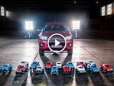 3,200 கிலோ எடையுள்ள காரை கட்டியிழுத்து பிரம்மிக்க வைத்த ரிமோட் கண்ட்ரோல் கார்கள்