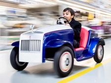 ரோல்ஸ்ராய்ஸ் எஸ்ஆர்ஹச் - சிறுவர்களுக்கான குட்டி எலக்ட்ரிக் கார்!