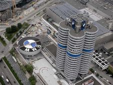 பி.எம்.டபுள்யூ தொழிற்சாலையில் போதையில் மயங்கி விழுந்த பணியாளர்கள்