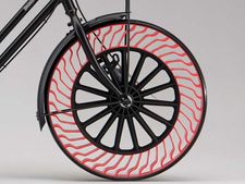 சைக்கிளிற்கான காற்றற்ற டயர்களை தயாரித்து பிரிட்ஜ்ஸ்டோன் நிறுவனம் சாதனை