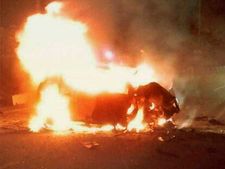 திருட முடியாத விரக்தியில் சொகுசுக்கார்களுக்கு தீ வைத்துவிட்டு தப்பிய சைக்கோ திருடர்கள்...!