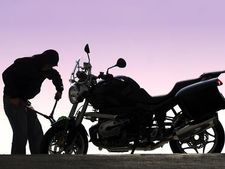 பல நாட்களாக போலீசாரை அலைகழித்த பெங்களூரு பைக் திருடன்: காரணமும்... பின்னணியும்...