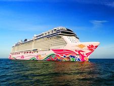 கார் பந்தயத் தடம் கொண்ட உலகின் முதல் சொகுசுக் கப்பலில் இருக்கும் அற்புதங்கள்..!