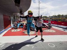 கார் பந்தய வரலாற்றில் மிகவும் இளம் வயதில் முத்திரை பதித்த இந்திய வீரர்...!