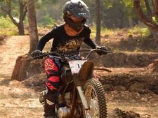 இந்தியாவிலேயே ஒரே பெண் மோட்டார்சைக்கிள் கோச் இவராக இருக்கலாம்..!!