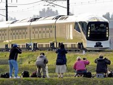 உலகின் மிகவும் காஸ்ட்லியான சொகுசு ரயில் இதுதான்!