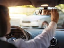 கார் கண்ணாடிகளை அட்ஜெஸ்ட் செய்யும் முன்பு நீங்கள் தெரிந்துக்கொள்ள வேண்டிய ஐந்து செயல்பாடுகள்..!!