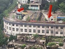 ரோடு பக்கத்துல பில்டிங் பாத்திருப்பீங்க.. பில்டிங் மேலேயே ரோடு பாத்துருக்கீங்களா?: அசத்தும் சீனா..!!