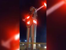 எதிர்கால போக்குவரத்து முறையின் தொடக்கம்: இந்தியாவின் முதல் டிராஃபிக் போலீஸ் ரோபோ..!!