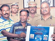 போக்குவரத்து விதிமுறைகள் பற்றி பாடல் பாடி வெளியிட்ட கானா பாலா..!!