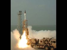 சீனாவுடன் போர் என்று வந்தால் இந்தியாவை முன்னின்று காக்கும் டாப் -8 ஆயுதங்கள்!