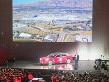 புதிய டெஸ்லா மாடல் 3 எலக்ட்ரிக் கார் விற்பனைக்கு அறிமுகம்!