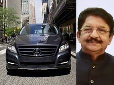 பரபரப்பான சூழலில் பரபரப்பாக வந்து போகும் ஆளுனர் வித்யாசாகர் பயன்படுத்தும் கார்!