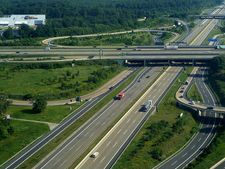 ஆட்டோபான் சாலையில் அதிவேகத்தில் கார், பைக் ஓட்டும்போது மனதில் வைக்க வேண்டிய விஷயங்கள்!