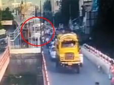 சாலையில் திடீரென செயலிழந்த பேருந்தால் 3 இருசக்கர வாகன ஓட்டிகள் உயிரழிந்த சோகம்...!! (வீடியோ)