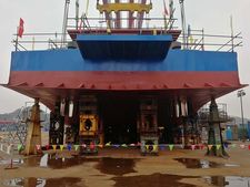 மின்சாரத்தால் இயங்கும் உலகின் முதல் சரக்கு கப்பல் சீனாவில் அறிமுகம்..!!