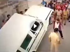 நடிகர் பாலகிருஷ்ணா சாகசத்தை கிண்டல் செய்து வாங்கி கட்டிக் கொண்ட ஆனந்த் மஹிந்திரா!