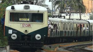 மணிக்கு 105 கி.மீ வேகத்தில் செல்லும் புதிய தலைமுறை மின்சார ரயில்கள் சென்னையில் அறிமுகம்..!!